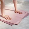 ホットヨガで「もう滑らない！」créer(クレエ)ヨガラグがあなたのポーズを劇的に変える理由と、あの有名ブランドとの違い