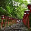 参道沿いの朱色の灯籠が有名な貴船神社 あなたの好きな季節の風景は？ (Kyoto, kifunejinja)