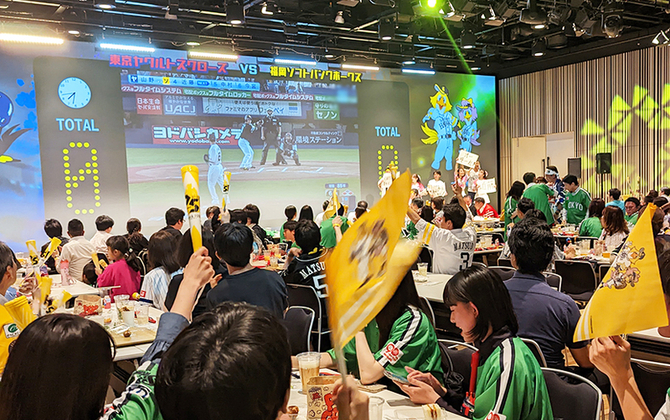 竹芝でのヤクルトVSソフトバンク応援合戦。ライブビューイングイベント成功に奮闘する社員MCに密着