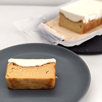 SNS映えしそうなおしゃれ断面！「おいも.com」の焼き芋チーズケーキを購入！サイズ感や食べた感想を紹介