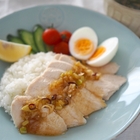 1/2日分のたんぱく質をサクッとカバー。炊かずに作れる「カオマンガイ風フライパンチキン」