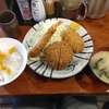 かつ進（千代田区外神田）のメンチカツとコロッケ定食エビフライ付