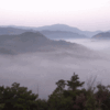 昨日の朝は霧で遠くの景色が見えなかった。
