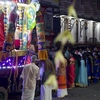 スリランカ　ポヤディ前日、ヒンドゥー教のお祭りで賑やかな夜。