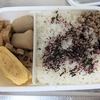 シングルファーザーお弁当日記。お惣菜のおかずをつめるお弁当。がんばります！