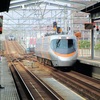 2012年7月　8000系特急電車、宇多津駅での連結