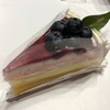 『シャトレーゼ』の“ブルーベリーのスフレチーズケーキ”