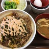 すき家の高菜明太牛丼に卵黄は合うな