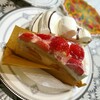 ケーキを食べてブタに変身！