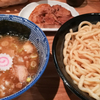 ハーフチャーシューつけ麺並縮れ太麺あつもり玉葱みじん