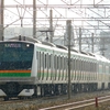 ソメイヨシノを少し入れ撮影した鉄道写真