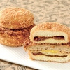 ローソンから「合わせすぎ！欧風カレーパン＆はみでるメンチカツ」が新登場！お得な「合わせすぎチャレンジ」の新商品です