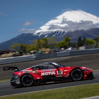 エブロ バサースト　12時間レース　2015 ウイナー　日産　GT-R ニスモ GTR WINS BATHURST 12HR 2015!! WINNING MOMENT - YouTube