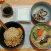 納豆玉子かけごはん。野菜味噌汁(キャベツ、しらたき追加)