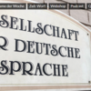 20211203 今年のドイツ流行語大賞「Wellenbrecher～コロナ（の波）抑止措置」