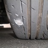 タイヤがパンクした時は車を動かしてはダメですよ。パンクは修理しましょう。
