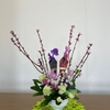 花を生け、花を見、創作品に触れる