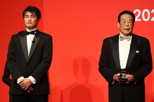 【スポーツ】社会貢献に取り組むアスリート表彰「HEROs AWARD 2021」 マサカリ投法の村田兆治さんら受賞