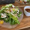 多摩丘陵を感じられるロケーションで野菜たっぷりのこだわりシーザーサラダ「PASTA HOUSE AWkitchen FARM 多摩センター店」