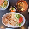 初美｜新小岩｜特製タレの生姜焼きセット、カツカレーがアットホーム