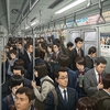 なぜ満員電車は続くのか？社会文化の視点から探る解決策と未来の見通し