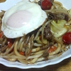 しょうゆ味の焼きうどん　裏庭で採れたプチトマトも入れてより。