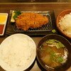 「とんかつ ジーエス ”特選ロースカツ180g定食” 」新宿三丁目