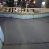 分岐路のある歩道橋…