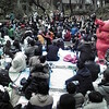 「原発推進都知事の自粛令に逆らってRCを皆で歌う花見」@新宿中央公園