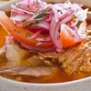 カニを使うと美味しくなるとされているスープ（世界のシーフードスープ２）　Tasteatlasは，蟹羹，蟹味噌汁は取り上げて居らず，カニスープとしてシーフードスープランキングに入っているのは．シー・クラブ・スープのみ．しかし，世界のシーフードスープには「カニを入れると美味しくなる」とされる人気料理があります．例えば，エクアドルのエンセボジャード（マグロと玉ねぎのスープ），ペルー風エビのチャウダー（チュペ・デ・カマローネス），フランスのブイヤベース Bouillabaisseがそのようなシーフードスープです．