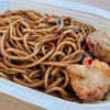セイコーマートの「ピリ辛ザンギ焼きそば」がお値段異常だった。
