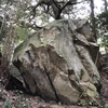 白山神社大岩