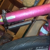 自転車のホイールスタビライザーを、ホームセンターの引きバネとホースクランプ、余っていた金具で作ってみました。（ニシキ レボリューション EG）
