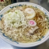 【今週のラーメン５４６５】中華そば みたか（東京・三鷹）ラーメン 細葱 半熟玉子 ＋ チャシュー皿他 ＋ サッポロ赤星　〜ハートフルでノスタルジックな地下スペース！人情も染み入る一杯！