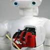 高齢者を介助するロボット、早大が７年かけて開発の事。