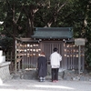 西向き鳥居の下知我麻神社