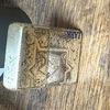 ハクキンカイロのベンジンでジッポ。