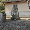 春日神社の参道脇に祀られる庚申塔　福岡県行橋市延永