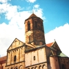 ロスハイムに佇む教会と井戸