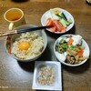 午後に一服、海辺と珈琲 ことり。夕食は野菜鍋。納豆玉子かけごはん。