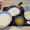 寝坊した朝は、吉野家の朝定食でお腹を満たす。