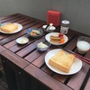 ベランダをカフェ風に☆IKEAの木目調フロアデッキ、ガーデンテーブル＆チェアで快適｜朝食、理想のベランダ、IKEA商品の感想