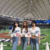MISAMO、美貌際立つ"へそ出し"ルックで東京ドームでの始球式に降臨