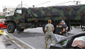 沖縄市知花で大型米軍車両が右折 !　直進の普通乗用車と衝突、普通乗用車の女性は軽傷、四時間半の渋滞を引き起こす