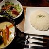 北海道　小樽市　Cafe Bar ＆ Hostel 石と鉄　/　緑カレーってこんなに美味しいんだ