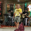 サムイ島で地元バンドのボーカルになって歌ってきた