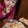 二郎系食べる3歳児