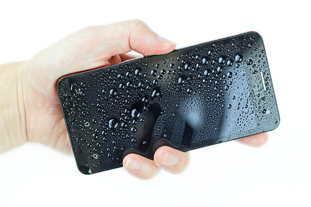 Liquid Condensation on Your Smartphone? Why it Happens and How to Prevent it