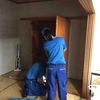 家具退けば畳の青き弥生かな