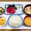 福田家食堂＠船橋市地方卸売市場　まぐろ中落ち定食、もつ煮（単品）